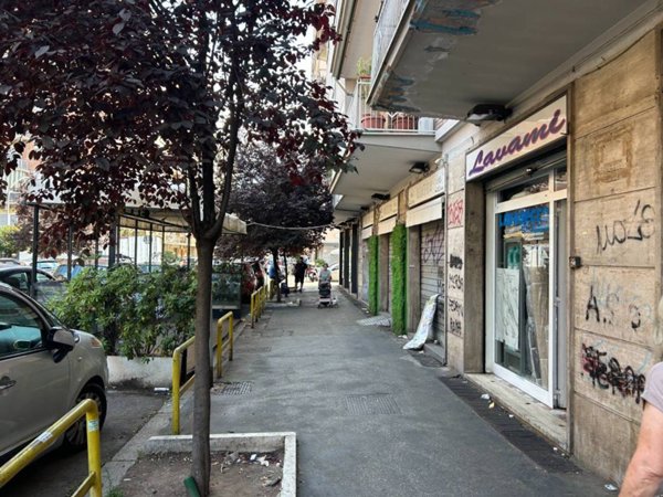 negozio in affitto a Roma in zona Cinecittà