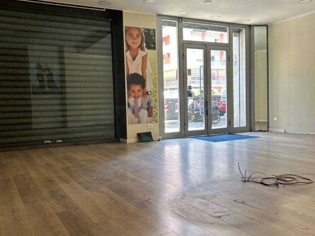 negozio in affitto a Roma in zona Appio Claudio
