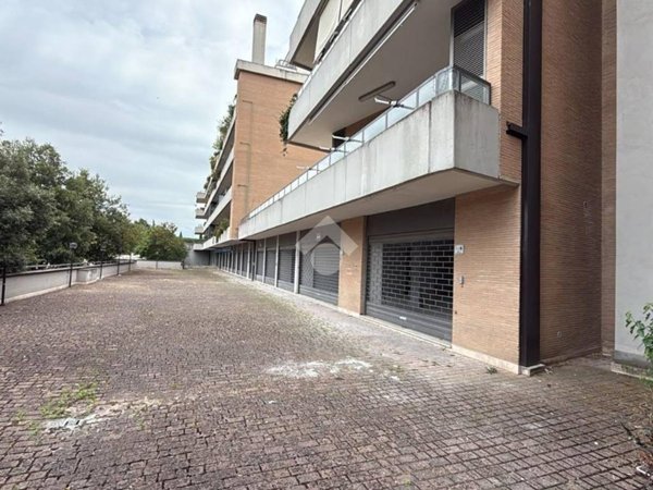 negozio in affitto a Roma