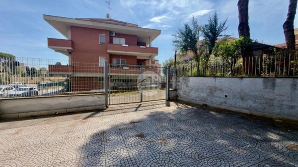 locale commerciale in affitto a Roma in zona Corviale