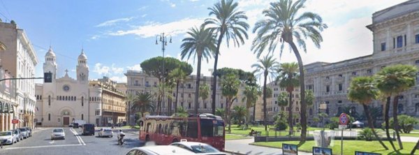 locale commerciale in affitto a Roma in zona Rione Prati