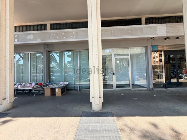 locale commerciale in affitto a Roma in zona Ardeatino