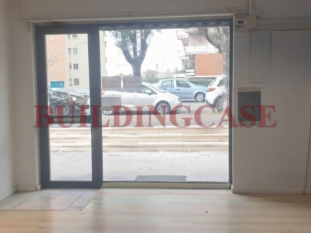 negozio in affitto a Roma in zona Ostiense