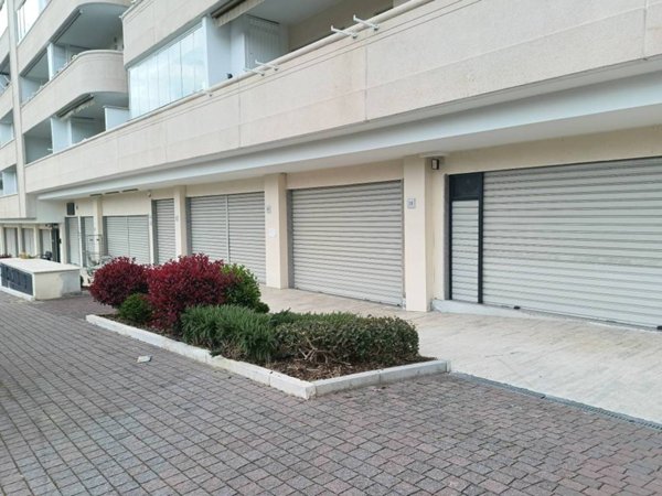 negozio in affitto a Roma in zona Castel Giubileo