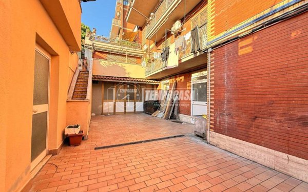 negozio in affitto a Roma in zona Ottavia