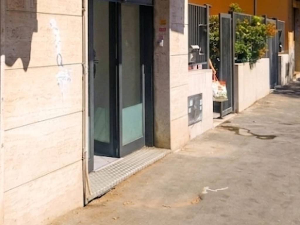 negozio in affitto a Roma in zona Ostia