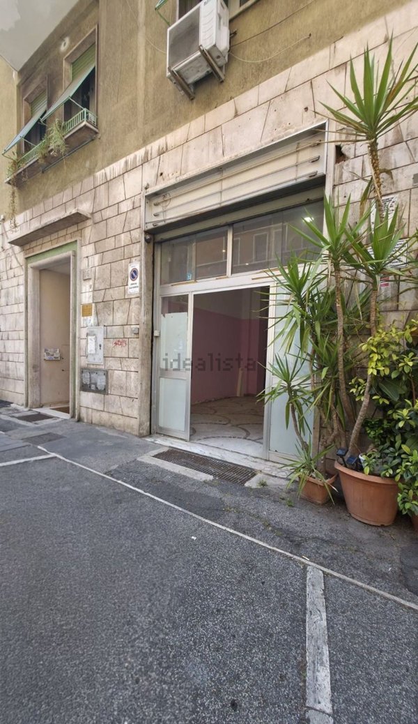 locale commerciale in affitto a Roma in zona Tuscolano