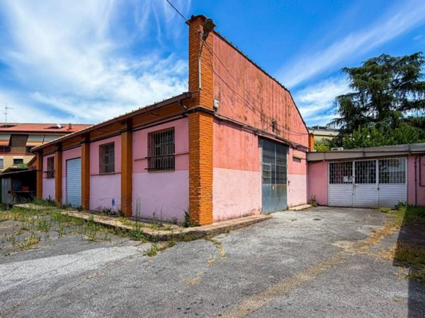 locale commerciale in affitto a Roma in zona Appio Claudio