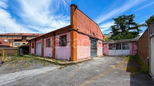 locale commerciale in affitto a Roma in zona Appio Claudio