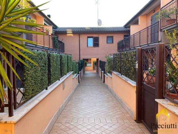 casa indipendente in affitto a Roma