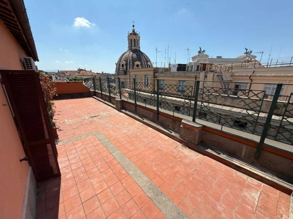 appartamento in affitto a Roma in zona Trevi-Colonna
