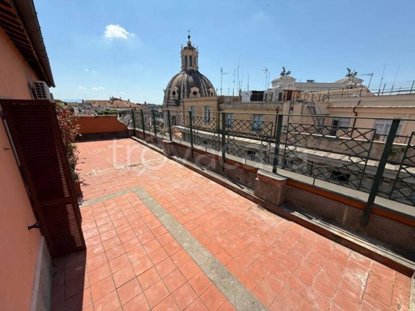 appartamento in affitto a Roma in zona Trevi-Colonna