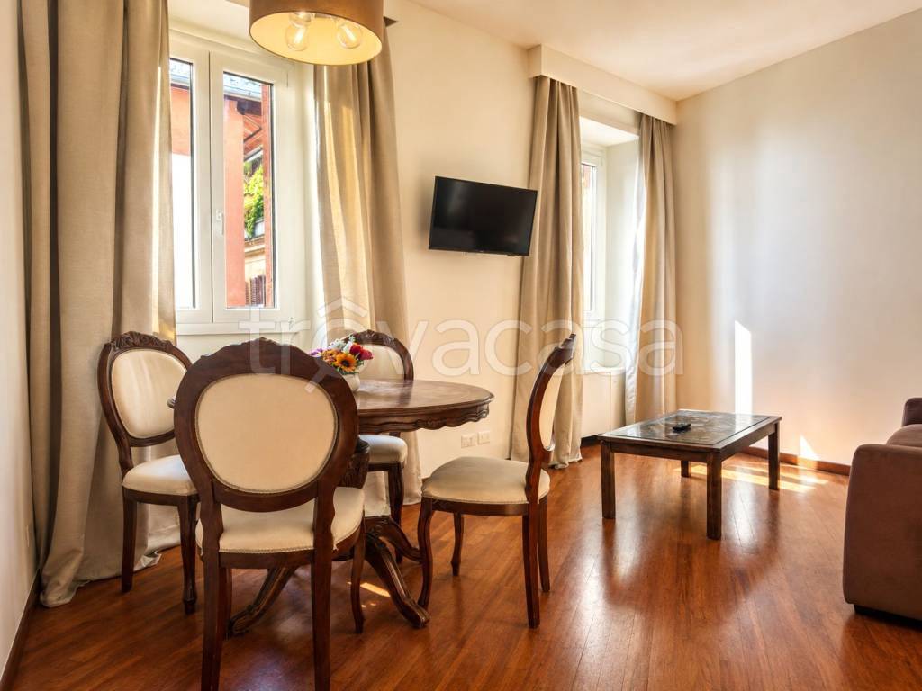 appartamento in affitto a Roma in zona Trevi-Colonna