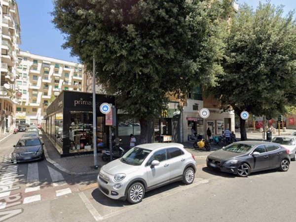 negozio in affitto a Roma