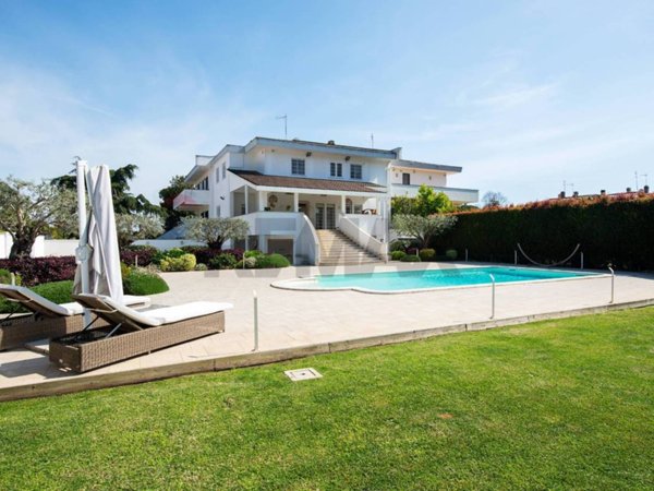 casa indipendente in affitto a Roma in zona Casal Palocco