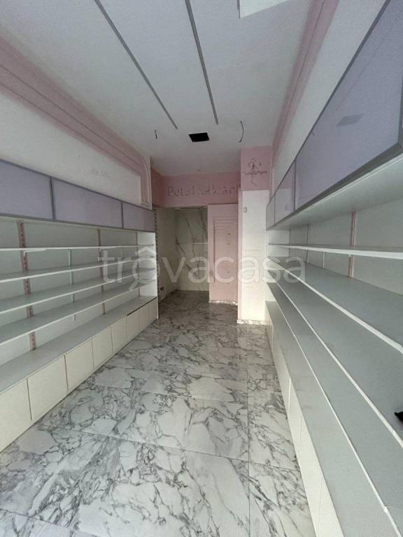 negozio in affitto a Roma in zona Appio Claudio