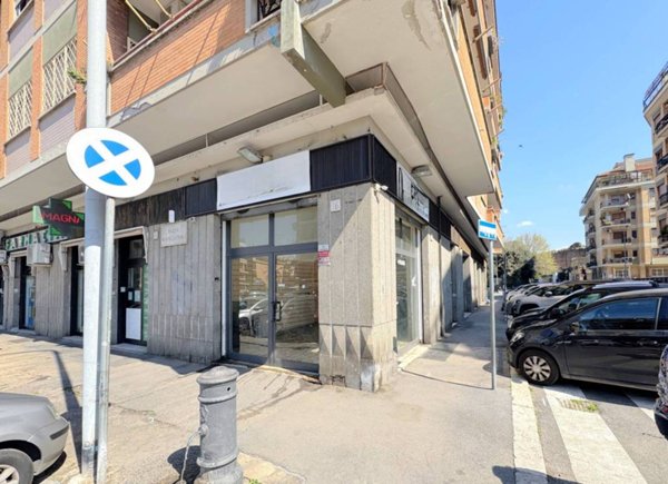 negozio in affitto a Roma in zona Tuscolano
