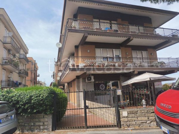 negozio in affitto a Roma