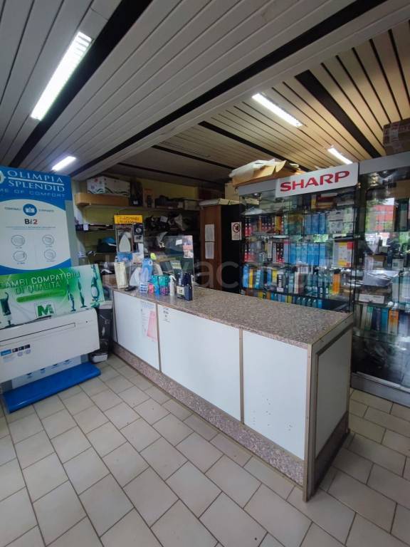 negozio in affitto a Roma in zona Tor Bella Monaca