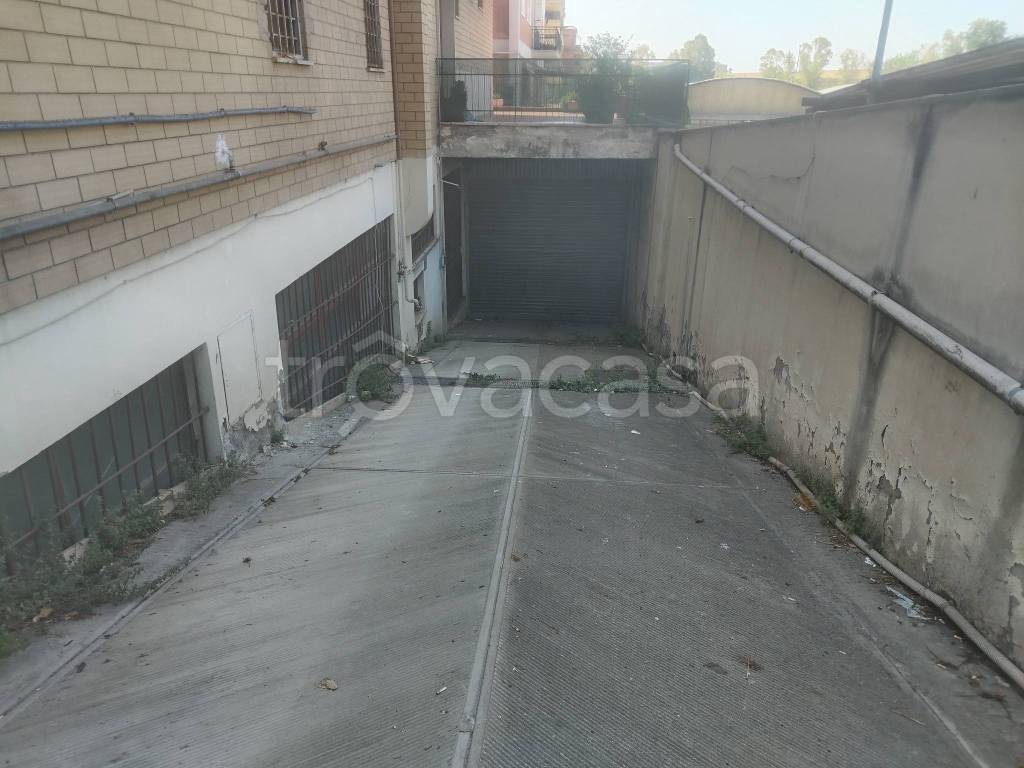 negozio in affitto a Roma in zona Colle Prenestino