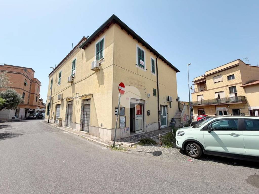 negozio in affitto a Roma