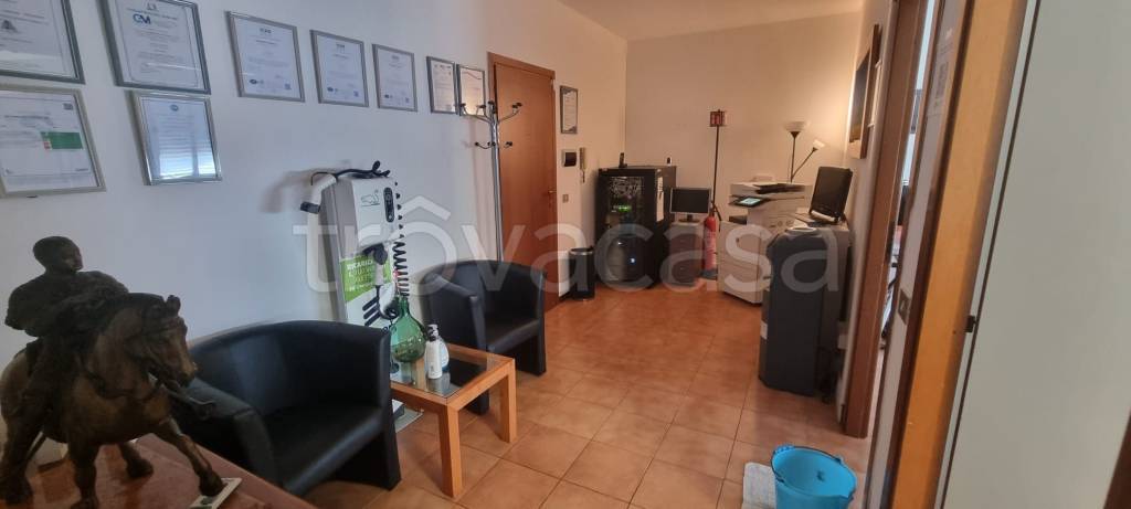 ufficio in affitto a Roma in zona Casal Morena