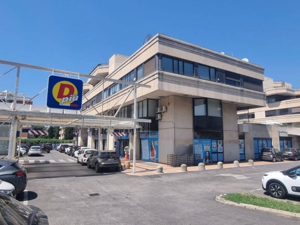 ufficio in affitto a Roma in zona Casal Morena