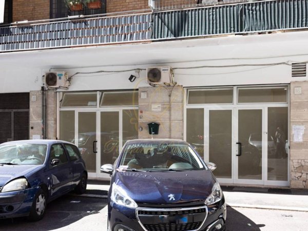 negozio in affitto a Roma in zona Tuscolano