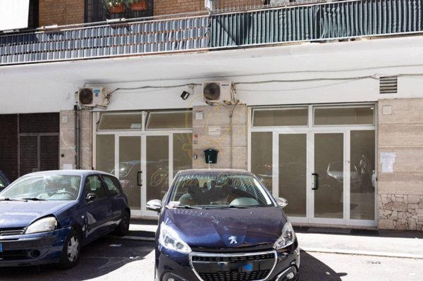 negozio in affitto a Roma in zona Tuscolano