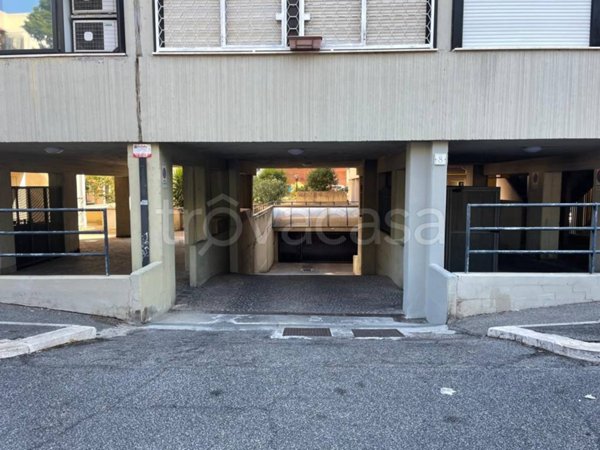 locale commerciale in affitto a Roma in zona Ardeatino