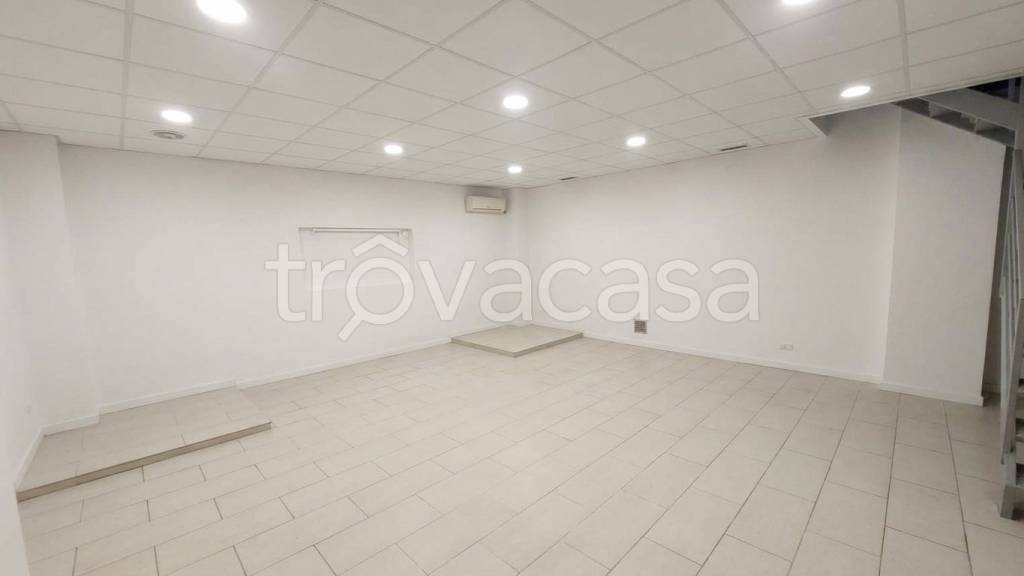 locale commerciale in affitto a Roma in zona Rione Regola