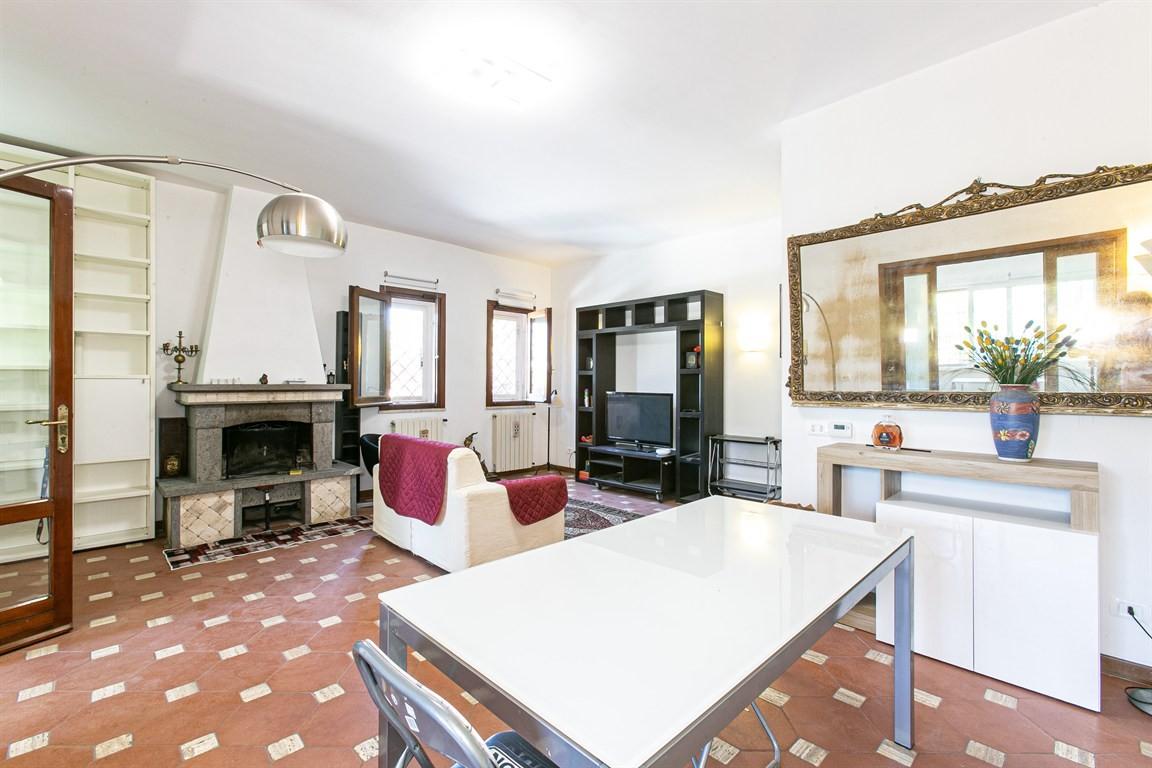 casa indipendente in affitto a Roma in zona Infernetto