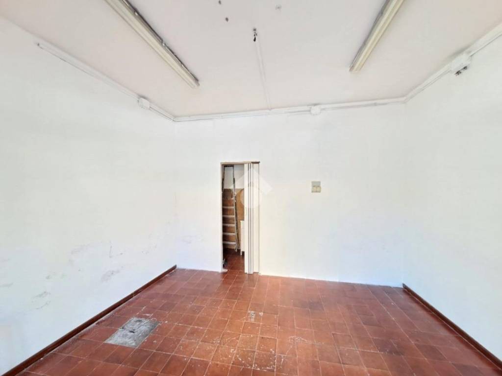 negozio in affitto a Roma in zona Torre Maura