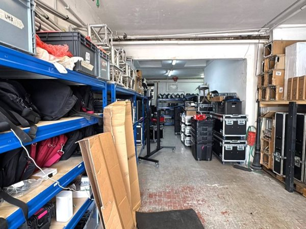 locale commerciale in affitto a Roma in zona Portuense