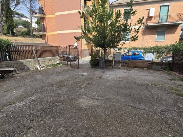 negozio in affitto a Roma in zona Labaro