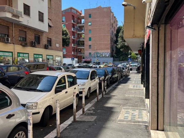 negozio in affitto a Roma in zona Cinecittà
