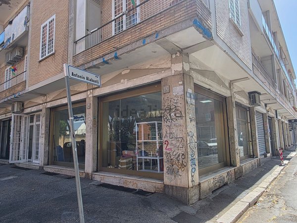 locale commerciale in affitto a Roma in zona Acilia