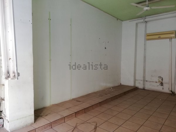 locale commerciale in affitto a Roma in zona Tuscolano