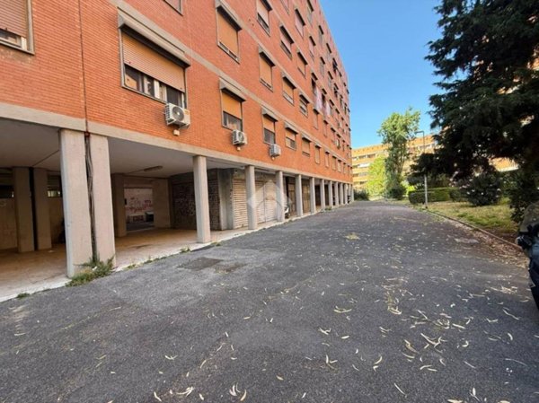 negozio in affitto a Roma in zona Torrino
