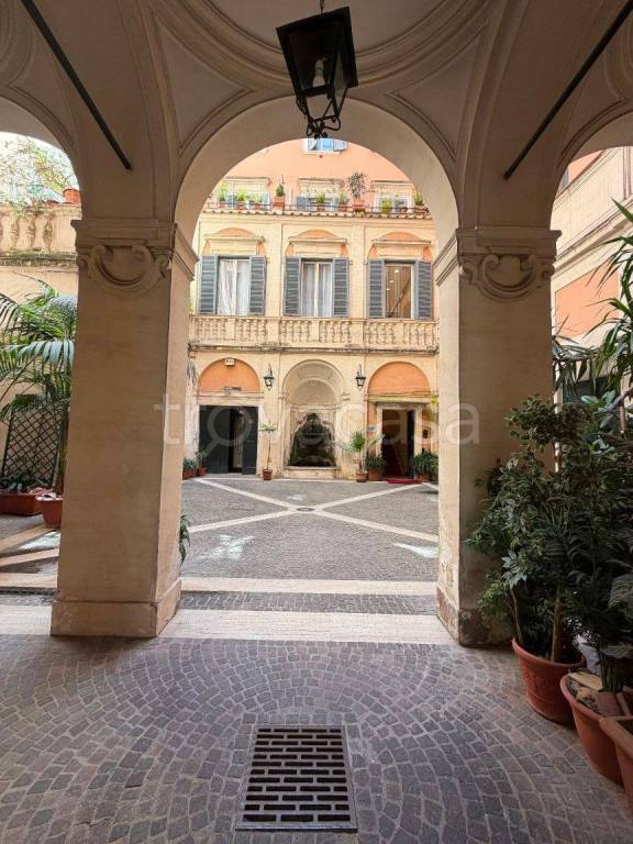 appartamento in affitto a Roma in zona Trevi-Colonna