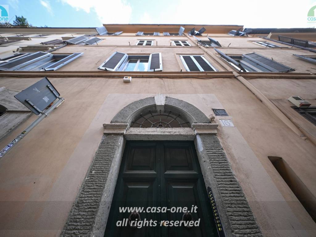 appartamento in affitto a Roma in zona Trevi-Colonna