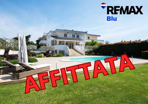 casa indipendente in affitto a Roma in zona Casal Palocco