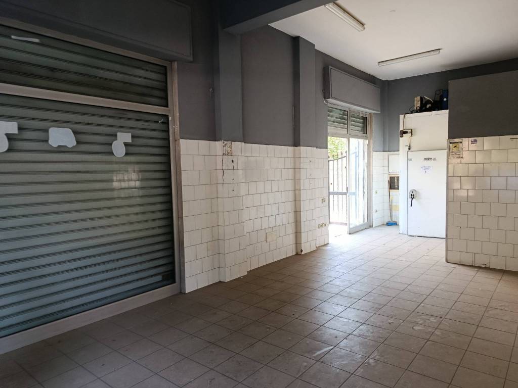 negozio in affitto a Roma in zona Casal Morena