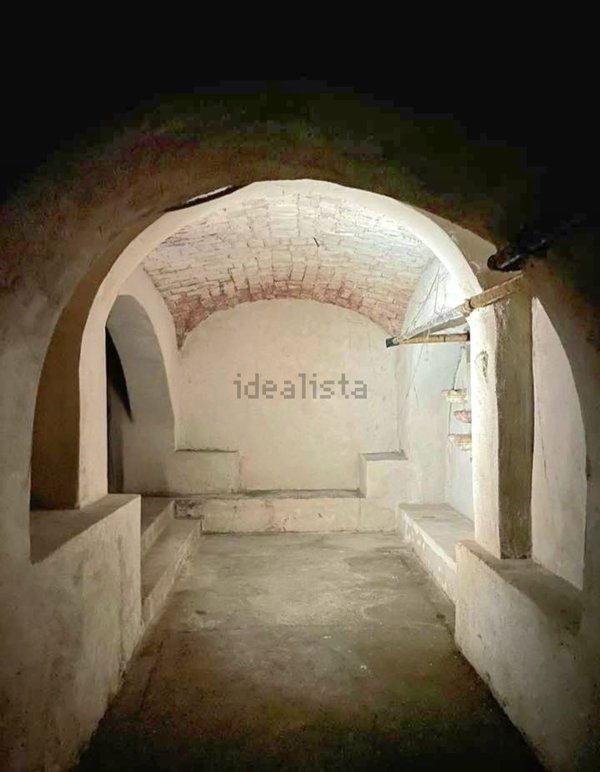 locale di sgombero in affitto a Roma in zona Rione Monti/Campitelli
