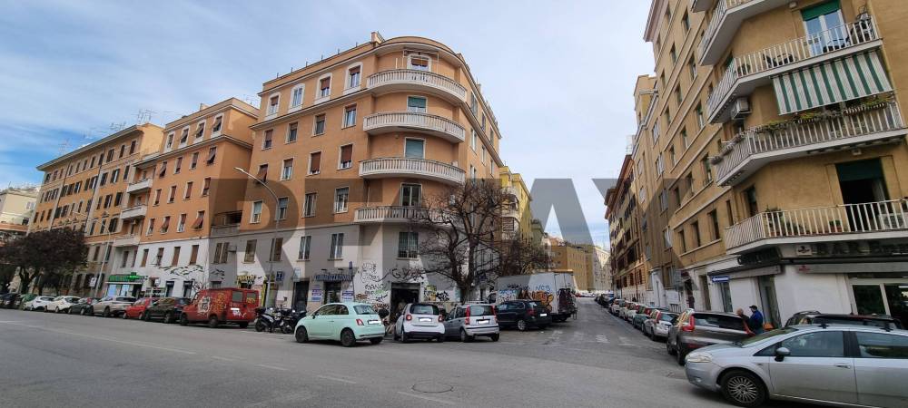 locale commerciale in affitto a Roma in zona Tuscolano
