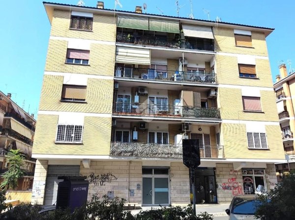 locale commerciale in affitto a Roma in zona Portuense