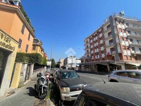 negozio in affitto a Roma