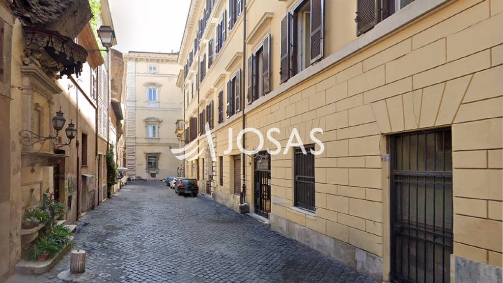negozio in affitto a Roma in zona Parione/Sant'Eustachio