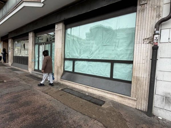 negozio in affitto a Roma in zona Appio Latino