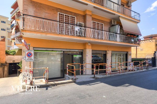locale commerciale in affitto a Roma in zona Tomba di Nerone